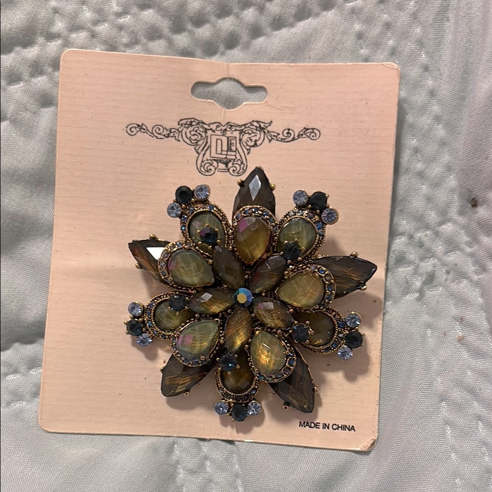 Elegant Floral Brooch with Gold, Green and Blue Accents